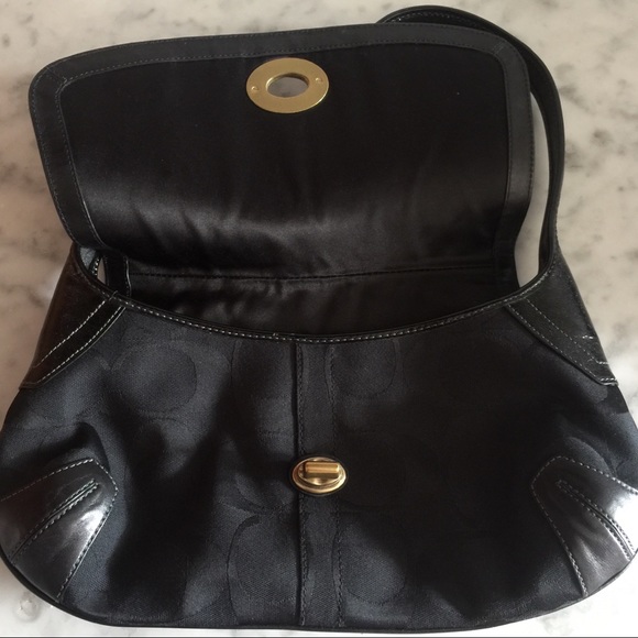 Authentic Coach Classic Black Shoulder Bag - Picture 6 of 8